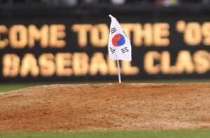 マウンドに韓国国旗